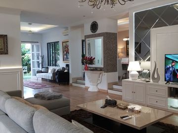 RUMAH MEWAH NUANSA VILA FULL FURNISH, SWIMMING POOL, BSD