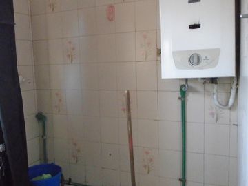 Casa 6amb en esquina en Pasajes de Parque Chacabuco Ideal 2 Flias A RECICLAR