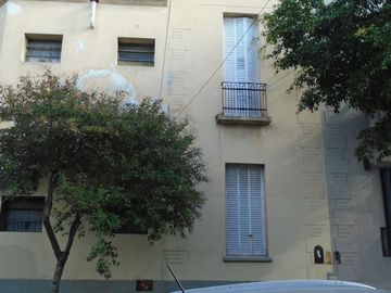 Casa 6amb en esquina en Pasajes de Parque Chacabuco Ideal 2 Flias A RECICLAR
