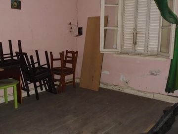 Casa 6amb en esquina en Pasajes de Parque Chacabuco Ideal 2 Flias A RECICLAR