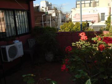 Casa 6amb en esquina en Pasajes de Parque Chacabuco Ideal 2 Flias A RECICLAR