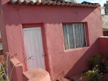 Casa 6amb en esquina en Pasajes de Parque Chacabuco Ideal 2 Flias A RECICLAR