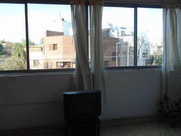 Casa 6amb en esquina en Pasajes de Parque Chacabuco Ideal 2 Flias A RECICLAR