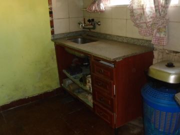 Casa 6amb en esquina en Pasajes de Parque Chacabuco Ideal 2 Flias A RECICLAR