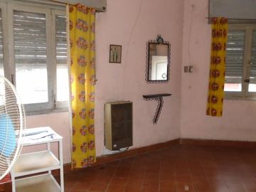 Casa 6amb en esquina en Pasajes de Parque Chacabuco Ideal 2 Flias A RECICLAR