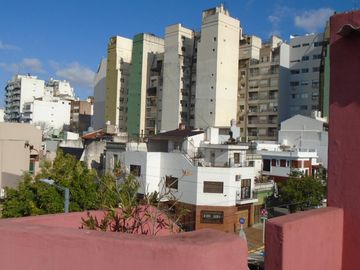 Casa 6amb en esquina en Pasajes de Parque Chacabuco Ideal 2 Flias A RECICLAR