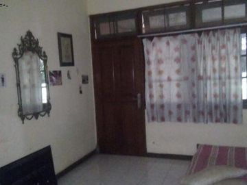 Rumah di Rungkut barata nyaman hadap barat