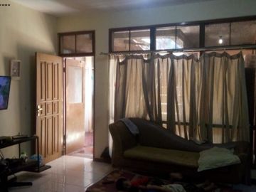 Rumah di Rungkut barata nyaman hadap barat