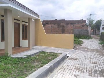 Rumah Baru siap huni di jalan kaliurang km 12 dekat kampus UII