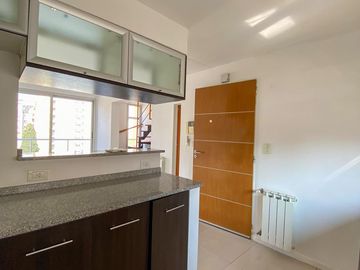 Departamento de 3 ambientes con cochera en venta zona Lanus Oeste