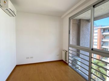 Departamento de 3 ambientes con cochera en venta zona Lanus Oeste