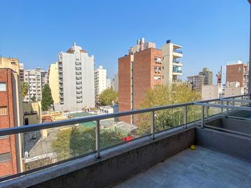 Departamento de 3 ambientes con cochera en venta zona Lanus Oeste