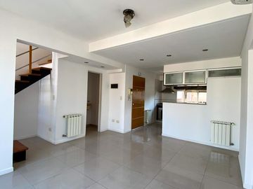 Departamento de 3 ambientes con cochera en venta zona Lanus Oeste