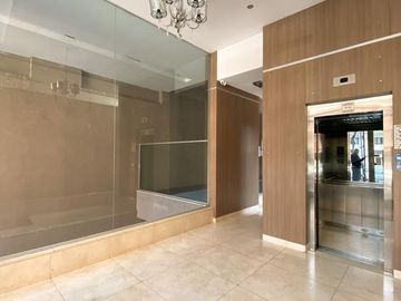 Departamento de 3 ambientes con cochera en venta zona Lanus Oeste
