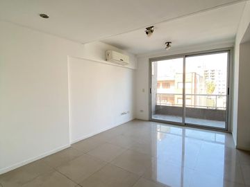 Departamento de 3 ambientes con cochera en venta zona Lanus Oeste