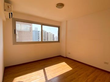 Departamento de 3 ambientes con cochera en venta zona Lanus Oeste
