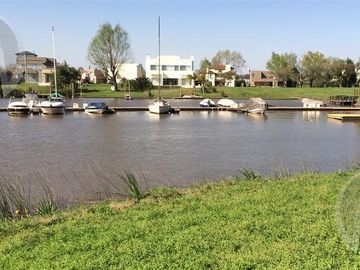 Exclusivo lote con amarra propia en San Isidro Labrador -Oportunidad-