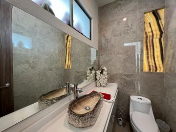 CASA EN VENTA CON RECÁMARA EN PB. FRACC. PASEO DEL PARQUE CON CASA CLUB, GIMNASIO, CANCHAS DEPORTIVAS
