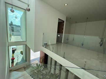 CASA EN VENTA CON RECÁMARA EN PB. FRACC. PASEO DEL PARQUE CON CASA CLUB, GIMNASIO, CANCHAS DEPORTIVAS