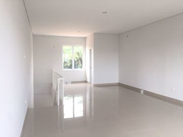 DISEWAKAN LOKASI SANGAT BAGUS BUAT USAHA DI MAGGIORE GADING SERPONG