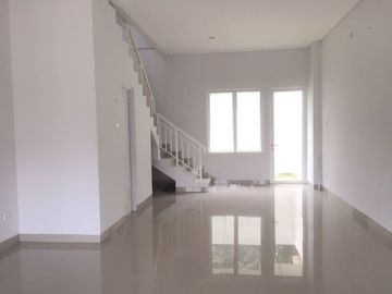 DISEWAKAN LOKASI SANGAT BAGUS BUAT USAHA DI MAGGIORE GADING SERPONG