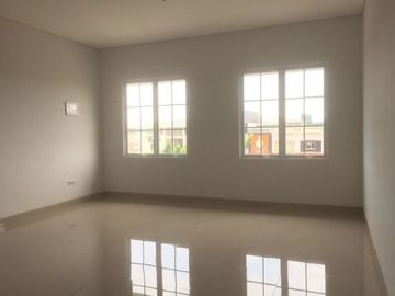 DISEWAKAN LOKASI SANGAT BAGUS BUAT USAHA DI MAGGIORE GADING SERPONG