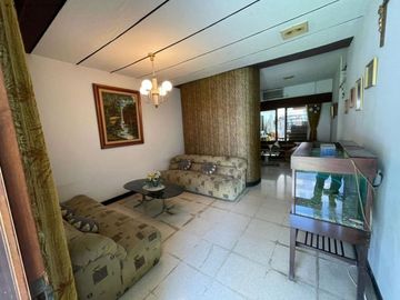 Rumah Kupang Indah Nyaman Hadap Timur, Ada kolam renang
