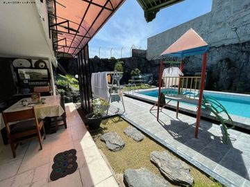 Rumah Kupang Indah Nyaman Hadap Timur, Ada kolam renang