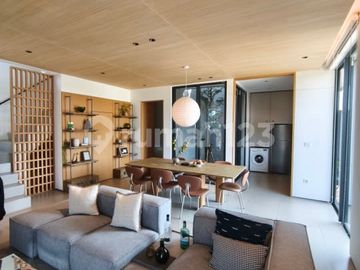 Rumah 2 Lantai Luas dan Berada di Kawasan Premium