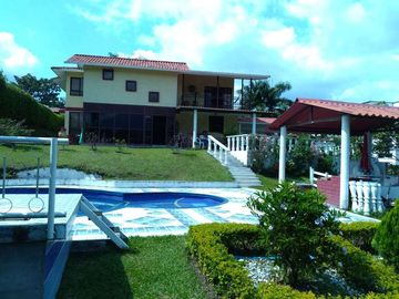 Casa Campestre en venta vía Barcelona Quindio