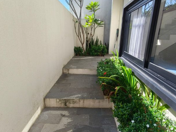 BRAND NEW VILLA FULL FURNISHED DI KOMPLEK GREEN KORI KEROBOKAN BADUNG
