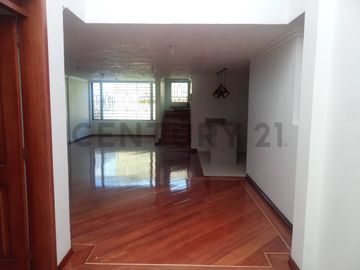 Venta de casa Santa Lucia Norte de Quito