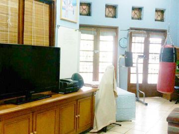 Rumah Murah dengan bangunan kokoh, Unik di pinggir Jalan Raya pondok Ranji Tangerang