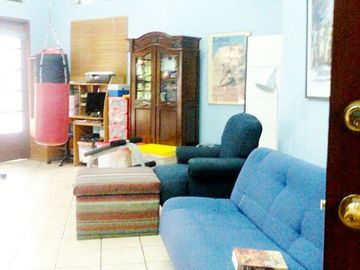 Rumah Murah dengan bangunan kokoh, Unik di pinggir Jalan Raya pondok Ranji Tangerang