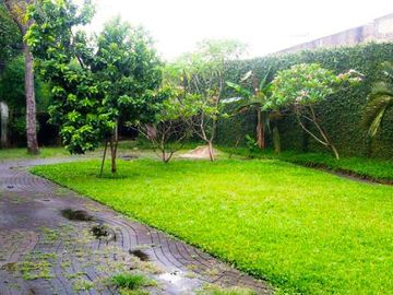 Rumah Murah dengan bangunan kokoh, Unik di pinggir Jalan Raya pondok Ranji Tangerang