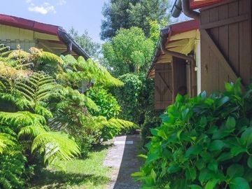 Venta propiedad 550 m2 en Lican Ray, tres cabañas a pasos de la playa y centro