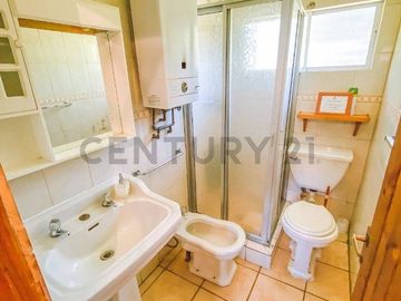 Venta propiedad 550 m2 en Lican Ray, tres cabañas a pasos de la playa y centro