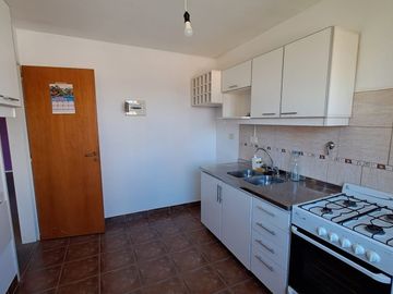 Departamento tres ambientes super luminoso Barrio La Colina