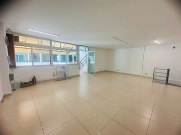 RENTA DE OFICINA A UNOS PASOS DE SALVADOR NAVA