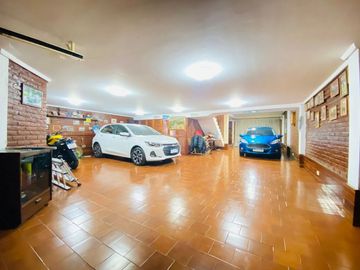 Chalet en venta en Castelar Norte
