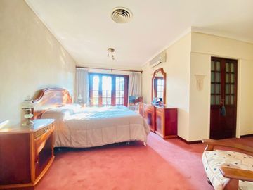 Chalet en venta en Castelar Norte