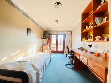 Chalet en venta en Castelar Norte