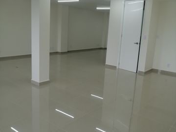 RENTA EDIFICIO NUEVO, TLALNE, LA ROMANA IDEAL CLÍNICA,OFICINA,LABORATORIO,ETC.