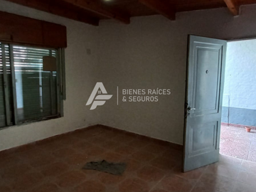 Vendemos Casa a refaccionar en excelente ubicación