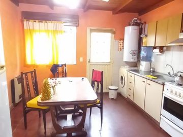 Casa Quinta A metros de la Av. Perón