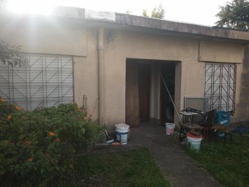 VENTA DE CASA 4 AMB. EN LOTE PROPIO