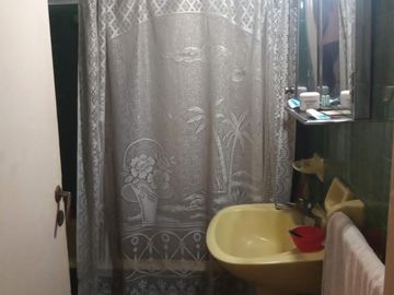 VENTA DE CASA 4 AMB. EN LOTE PROPIO