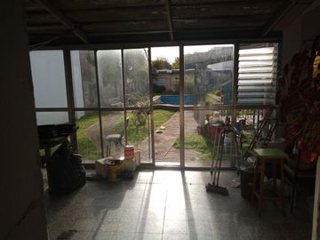 VENTA DE CASA 4 AMB. EN LOTE PROPIO