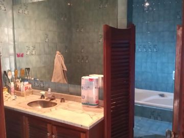 VENTA DE CASA 4 AMB. EN LOTE PROPIO