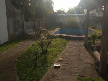 VENTA DE CASA 4 AMB. EN LOTE PROPIO